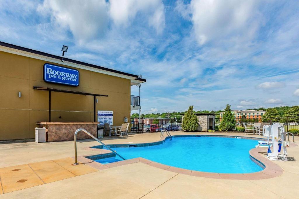 Rodeway Inn & Suites Tupelo Exterior foto