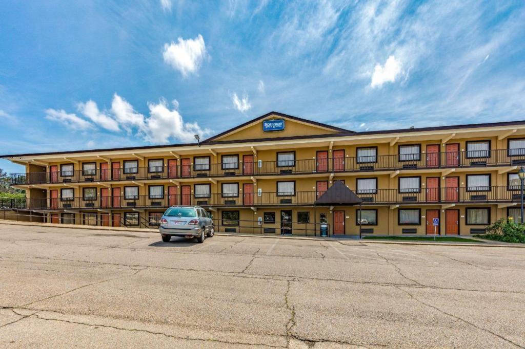 Rodeway Inn & Suites Tupelo Exterior foto
