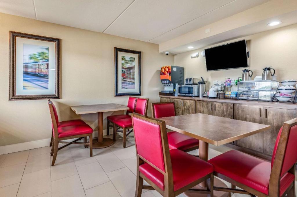 Rodeway Inn & Suites Tupelo Exterior foto