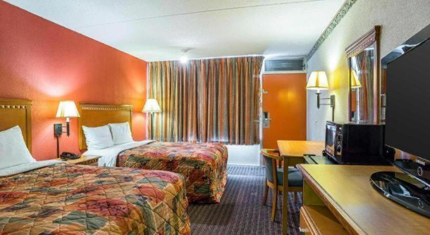Rodeway Inn & Suites Tupelo Exterior foto